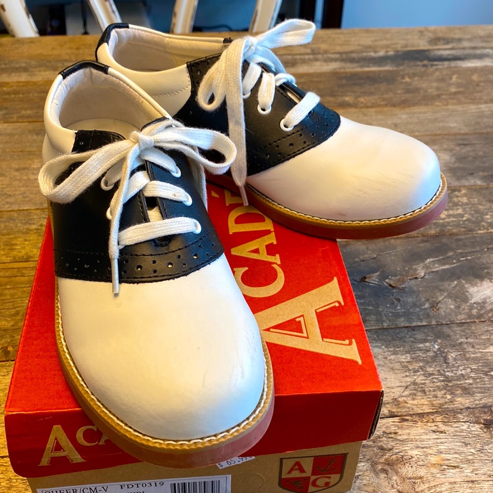Girls Academie Gear leather black and white saddle shoes, size 4